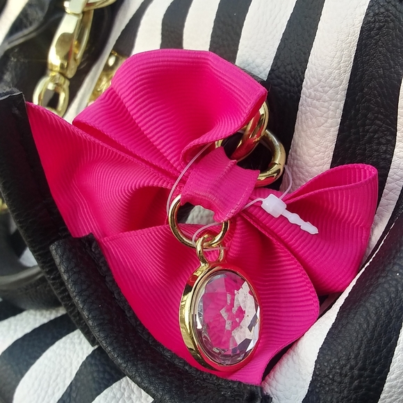 Betsy Johnson Small Clutch Bag with Shoulder Strap New - Picture 3 of 3